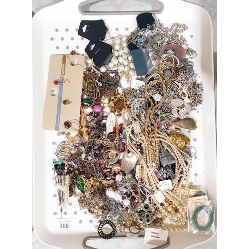 308 - A selection of costume jewellery. UK shipping £14.