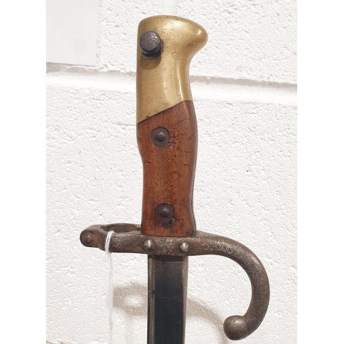 320 - An 1878 St Etienne bayonet and scabbard, length including scabbard 26