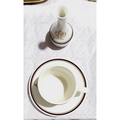 118 - A GWR Swindon teacup, saucer and posy vase, height 5