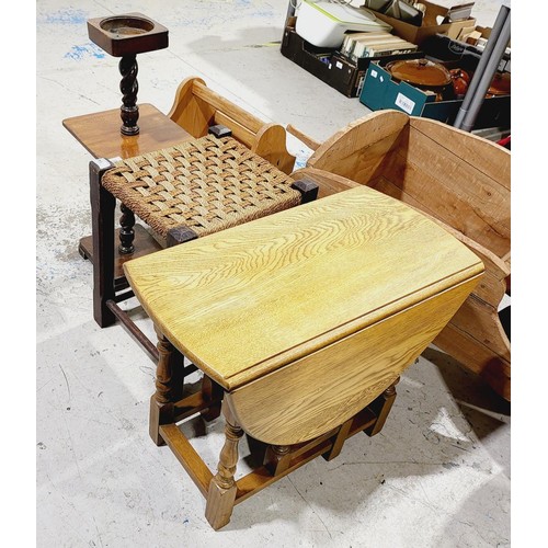 185 - A vintage stool, a vintage club ashtray and a small gate leg table. No shipping. Arrange collection ... 