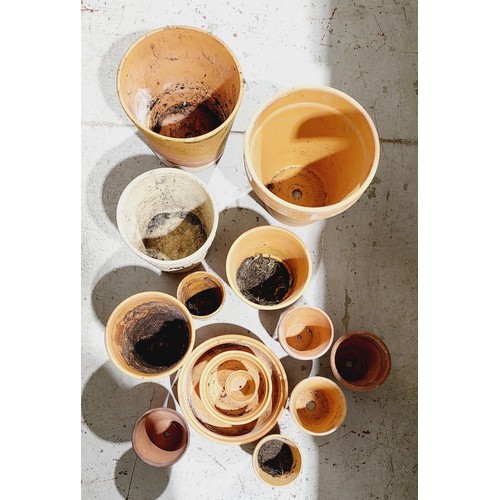 225 - A selection of terracotta planters. No shipping. Arrange collection or your own packer and shipper, ... 