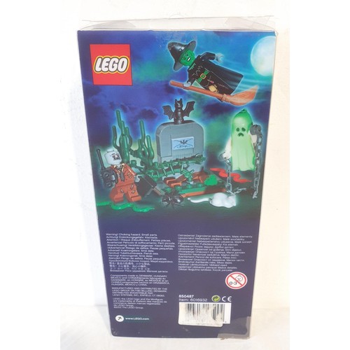 59 - A sealed Lego Halloween Minifigure Accessory Pack 840487, retired in 2013. UK shipping £14.