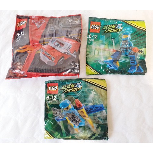 66 - Seven sealed Lego polybag Alien Conquest 