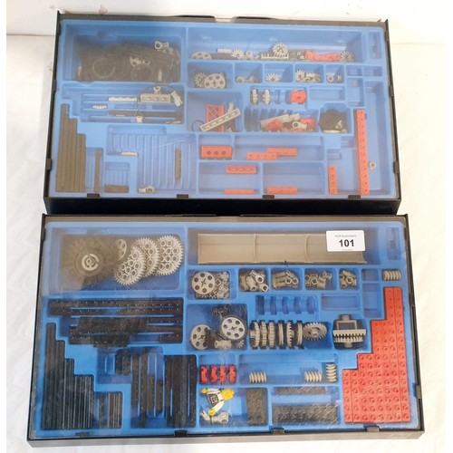 101 - Two Lego Technic II Powered Machines Set 1032, incomplete together with two Dacta Building Cards 103... 