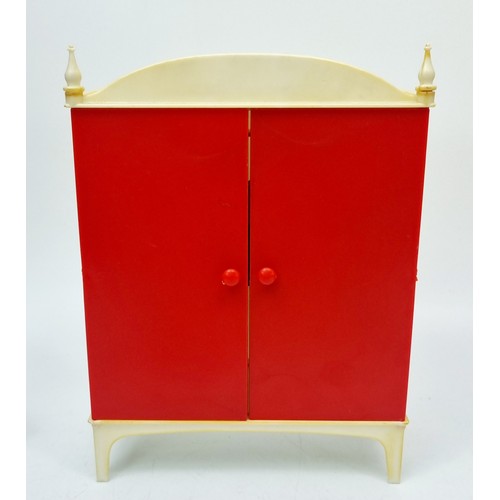 226 - A boxed Pippa's Dressing Table and a boxed Wardrobe by Palitoy With clothing and accessories. UK shi... 