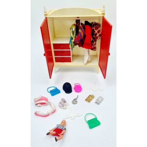 226 - A boxed Pippa's Dressing Table and a boxed Wardrobe by Palitoy With clothing and accessories. UK shi... 