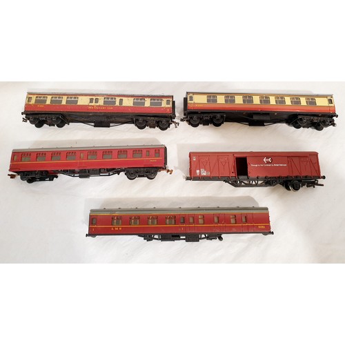 311 - A collection of 'OO' gauge engines, rolling stock, track and buildings. UK shipping £14.