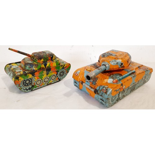 314 - A vintage tin plate clockwork MS-701 Super Tank and a push along tin plate 226 tank, both A/F. UK sh... 