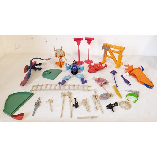 326 - A vintage Castle Greyskull playset complete with He-Man action figures and accessories. UK shipping ... 