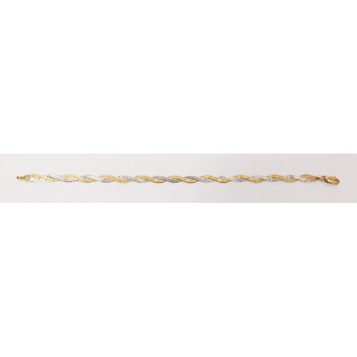 32 - A hallmarked 9ct bi colour gold bracelet, length 19cm, weight 2.5g.  UK shipping £14.