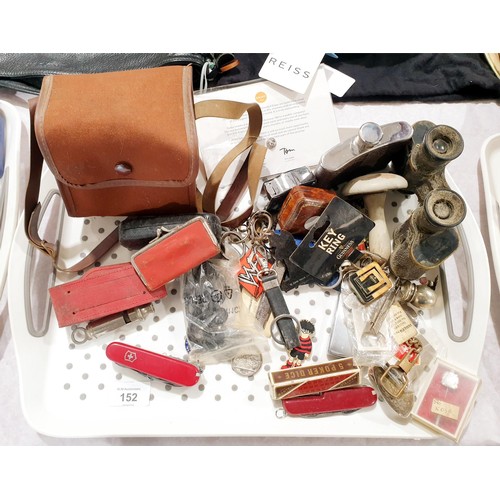 152 - A tray of assorted including vintage keyrings and a large Victorinox pocket knife. UK shipping £14.