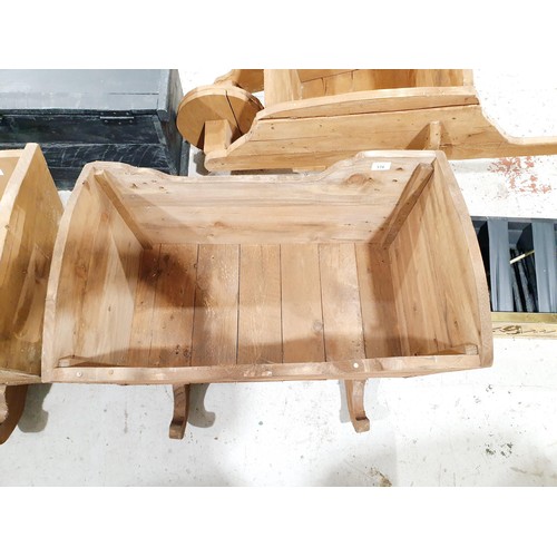 176 - A wooden planter in the form of a crib, length 76cm. No shipping. Arrange collection or your own pac... 