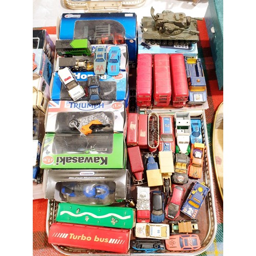 189 - Boxed and loose toy vehicles including Dinky. UK shipping £14.