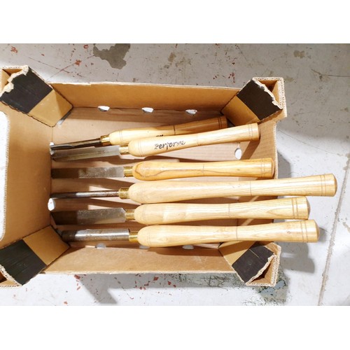 206 - A selection of wood turning chisels. UK shipping £14.