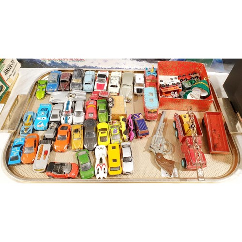 253 - A selection of vintage and later toy vehicles including Corgi Chipperfield's Circus. UK shipping £14... 