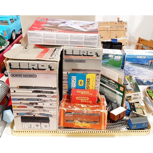 254 - A boxed Hornby Zero 1 R950 master control unit, a boxed Zero 1 R951 slave control unit together with... 