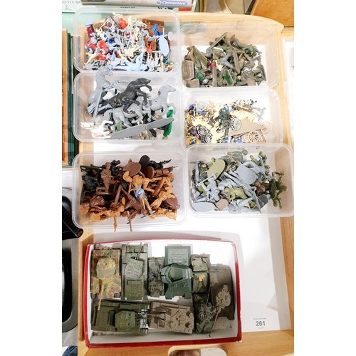 261 - A selection of plastic toy soldiers and tanks. UK shipping £14.