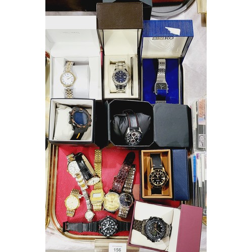 156 - A selection of gentlemen's wrist watches. UK shipping £14.