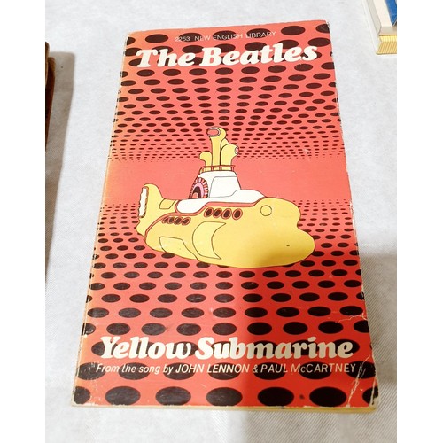 261 - The Beatles Yellow Submarine book, first edition, 1968. UK shipping £14.