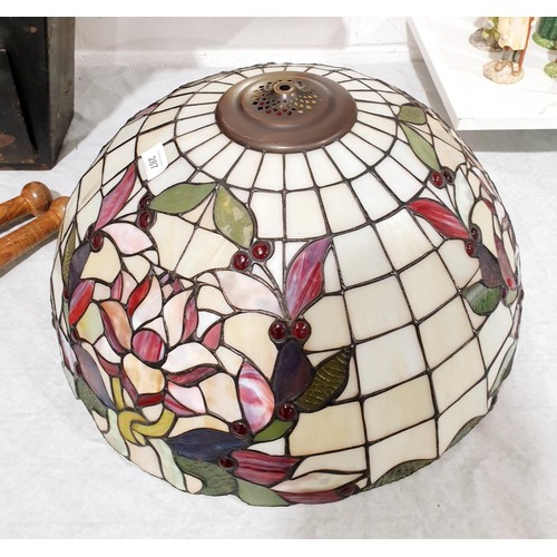 287 - A large Tiffany style light shade, diameter 50cm. No Shipping. Arrange collection or your own packer... 