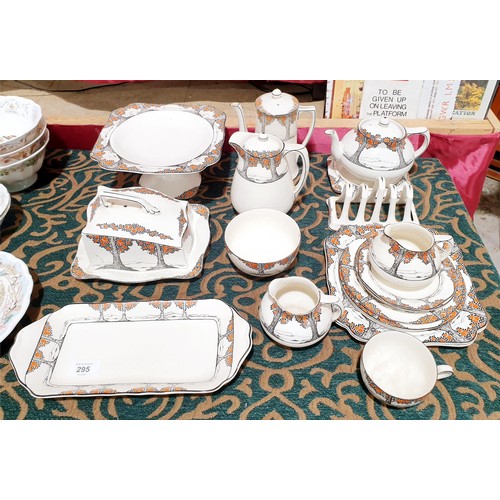 295 - A selection of Crown Ducal Orange Tree pattern tea, coffee and dinnerware, some pieces A/F. No Shipp... 