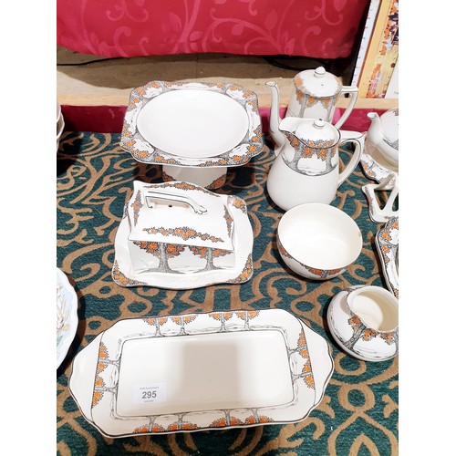 295 - A selection of Crown Ducal Orange Tree pattern tea, coffee and dinnerware, some pieces A/F. No Shipp... 