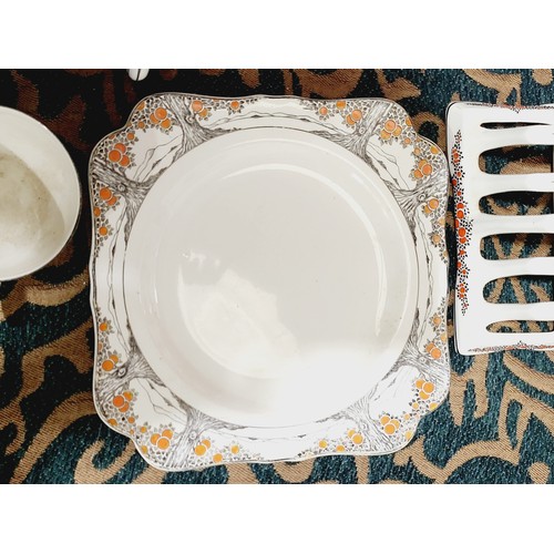 295 - A selection of Crown Ducal Orange Tree pattern tea, coffee and dinnerware, some pieces A/F. No Shipp... 