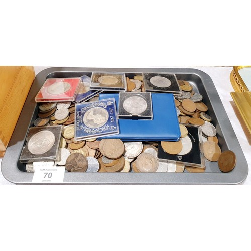 70 - A selection of British and foreign coinage and commemorative crowns. UK shipping £14.