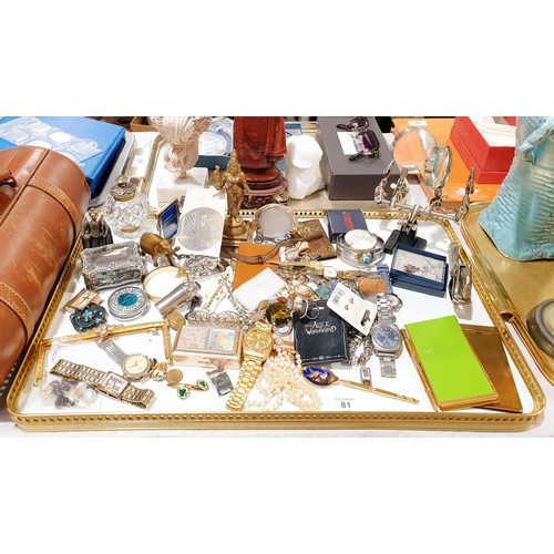 81 - A tray of collectables and costume jewellery. UK shipping £14.