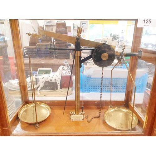 125 - A set of vintage Griffin & George Ltd laboratory scales, 42cmx19cmx39.5cm. No shipping. Arrange coll... 