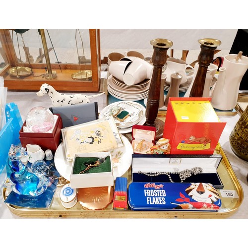 150 - A tray of assorted including a Murano glass paper weight in the form of a cat, height 14cm. No shipp... 