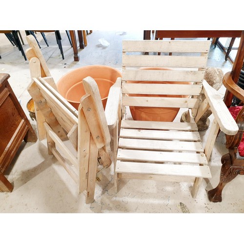 162 - Two wooden folding garden chairs. No shipping. Arrange collection or your own packer and shipper, pl... 
