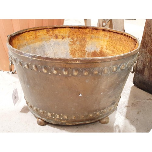 170 - A vintage brass coal bucket with lion ring handles, width 38cm. No shipping. Arrange collection or y... 