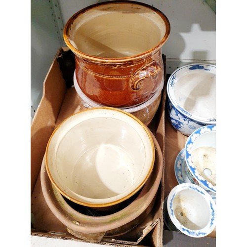 192 - Two boxes of plant pots and crocks. No shipping. Arrange collection or your own packer and shipper, ... 