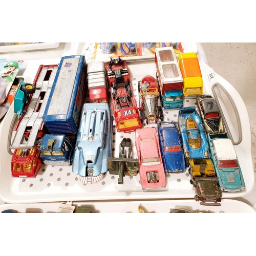 212 - A selection of toy vehicles. UK shipping £14.