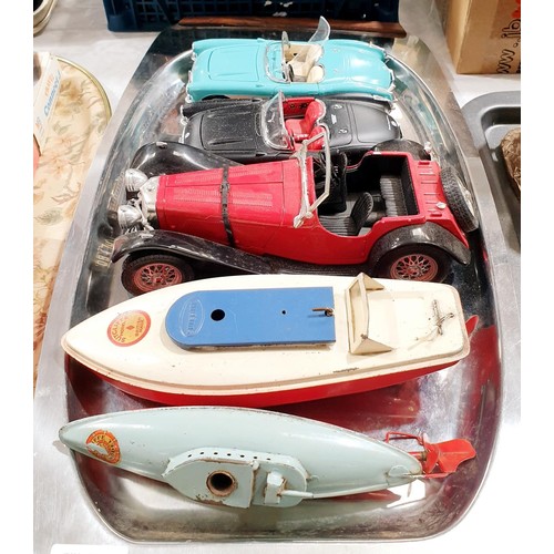 215 - Two vintage tin plate Sutcliffe models: Unda-Wunda and a Racer I speed boat together with three mode... 