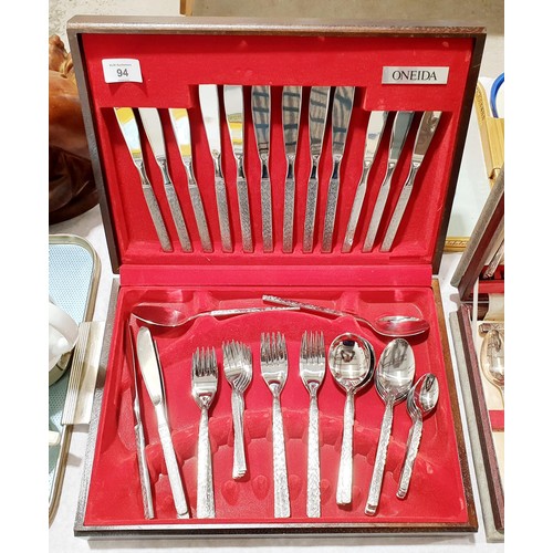 94 - A vintage canteen of Oneida cutlery. No shipping. Arrange collection or your own packer and shipper,... 