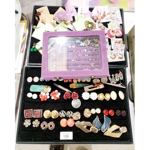 139 - A selection of costume jewellery. UK shipping £14.