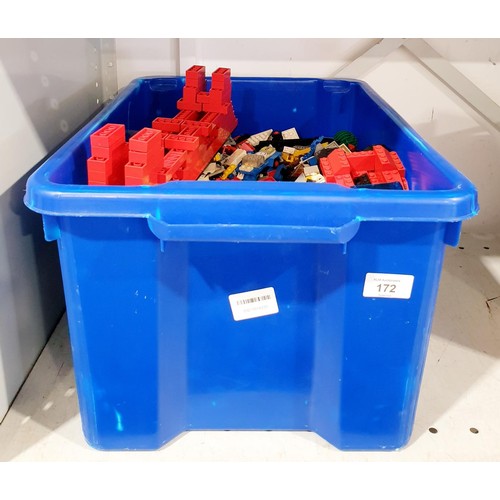 172 - A box containing 7.5kg of vintage Lego. UK shipping £14.