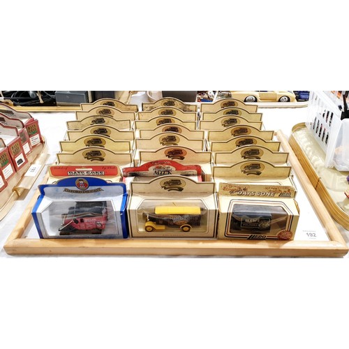 192 - A tray of boxed model vehicles. UK shipping £14.