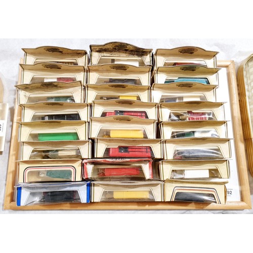 192 - A tray of boxed model vehicles. UK shipping £14.