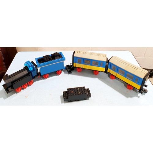 207 - A vintage Lego electric train together with other vintage Lego in a Lego box. No shipping. Arrange c... 