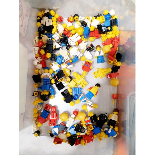 208 - A Selection of vintage Lego figures. UK shipping £14.