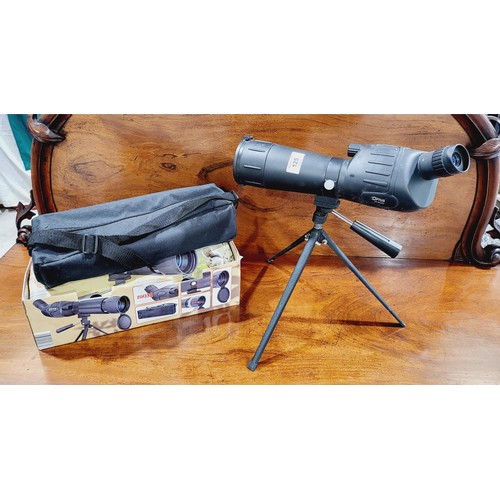 125 - A box Optus spotting scope with tripod. UK shipping £14.