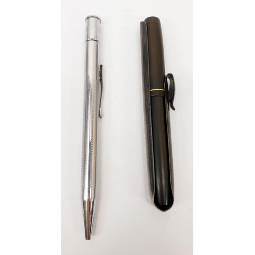 27 - A vintage Fleet pen with 14ct gold nib and pocket clip together with a four colour pencil. UK shippi... 