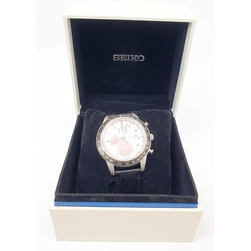 32 - A boxed Seiko 7T92-0NX0 gentleman's stainless steel quartz chronograph wrist watch. UK shipping £14.