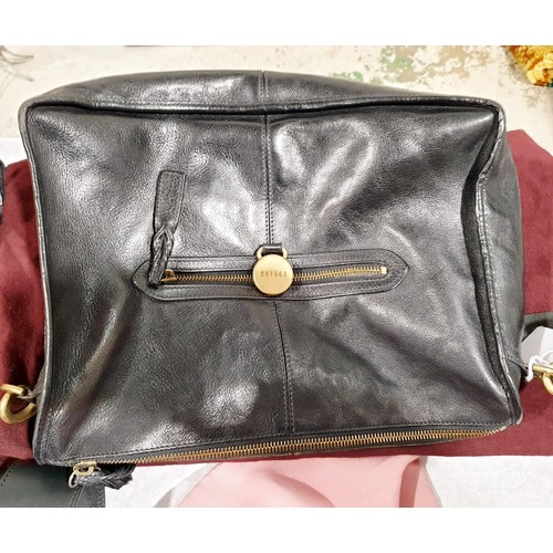 41 - A Mulberry handbag. UK shipping £14.