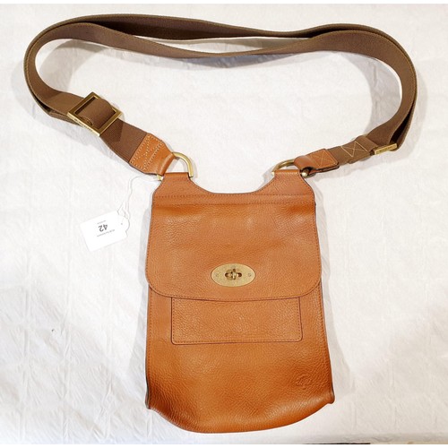 42 - A Mulberry shoulder bag. UK shipping £14.