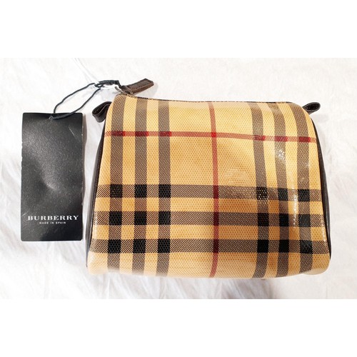 50 - A Burberry purse. UK shipping £14.