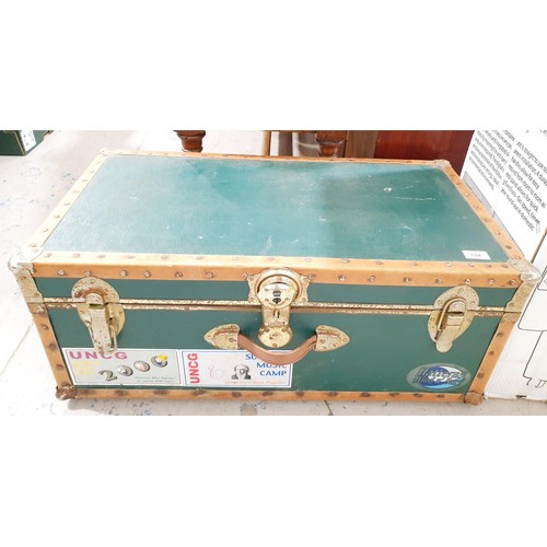 124 - A cabin trunk, width 76cm. No shipping. Arrange collection or your own packer and shipper, please. E... 